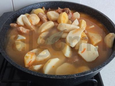 Kalakutienos troškinys su bulvėmis Žingsnis 10