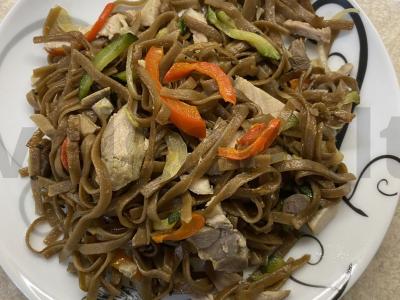 Grikių makaronai su daržovėmis ir sultiniu Žingsnis 4