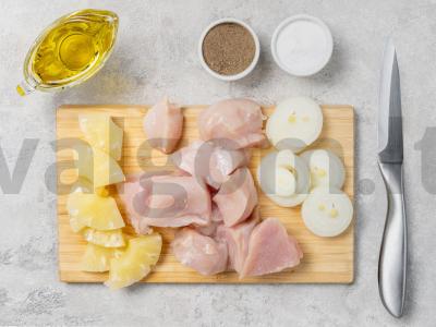 Vištienos kebabai su ananasais Žingsnis 1