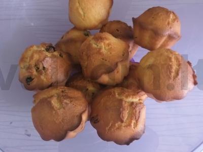 Šampano ir sultenių keksiukai pagrindine nuotrauka