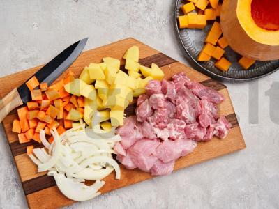 Moliūgas, įdarytas kalakutiena ir kiaulienos filė Žingsnis 1