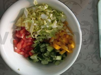 Vitaminų salotos sultingos Žingsnis 4