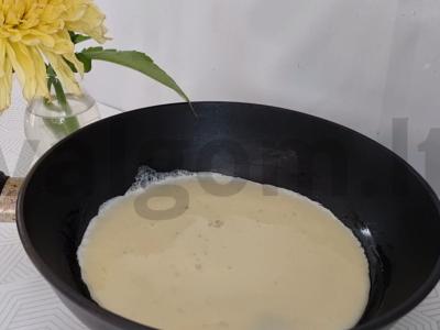 Omletas su pesto padažu ir grietinėlės sūriu Žingsnis 2