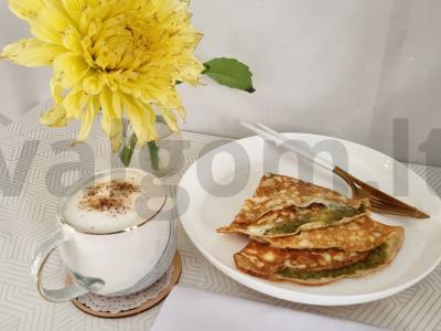 Omletas su pesto padažu ir grietinėlės sūriu pagrindine nuotrauka