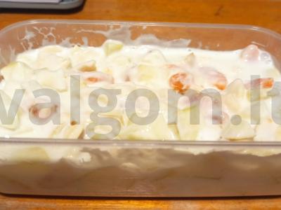 Jogurto desertas su bananais ir mandarinais pagrindine nuotrauka