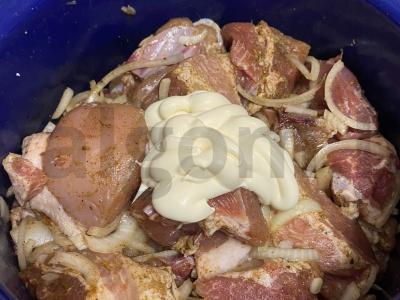 Kiaulienos kebabas ant medžio anglies Žingsnis 3