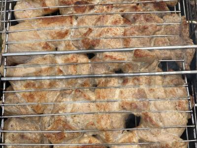 Kiaulienos kebabas ant medžio anglies Žingsnis 5