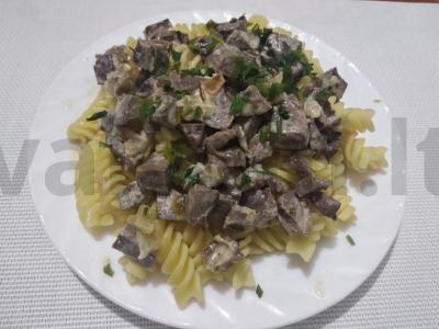 Jautienos širdis grietinės ir garstyčių padaže pagrindine nuotrauka