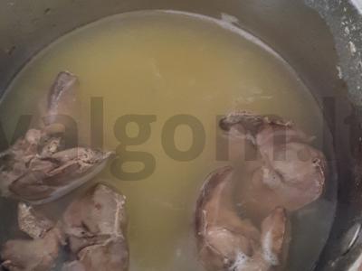 Vištienos kepenėlių salotos Žingsnis 3