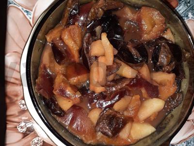 Slyvų ir slyvų uogienė pagrindine nuotrauka