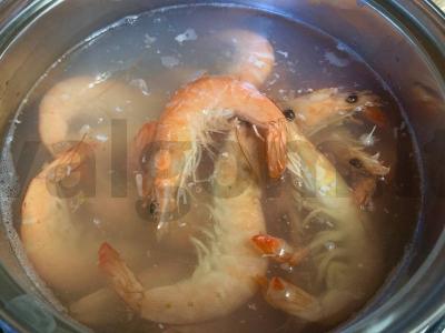 Miso sriuba su krevetėmis, midijomis, tofu sūriu, nori ir wakame jūros dumbliais Žingsnis 1