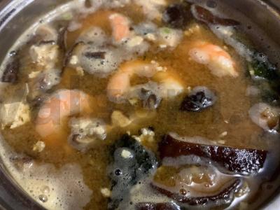 Miso sriuba su krevetėmis, midijomis, tofu sūriu, nori ir wakame jūros dumbliais Žingsnis 4