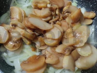 Vištienos kepenėlės su grybais baltame padaže Žingsnis 1