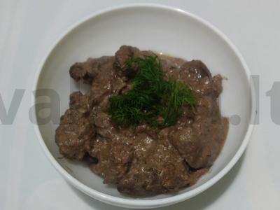 Vištienos kepenėlės su grybais baltame padaže pagrindine nuotrauka