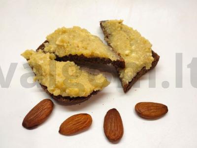 Saldžiųjų riešutų pasta su kondensuotu pienu pagrindine nuotrauka