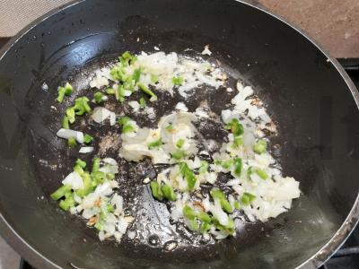 Tunų makaronai su baltuoju vynu vakarienei Žingsnis 2