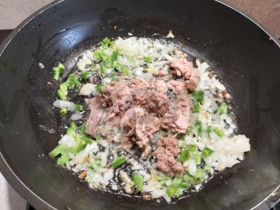 Tunų makaronai su baltuoju vynu vakarienei Žingsnis 3