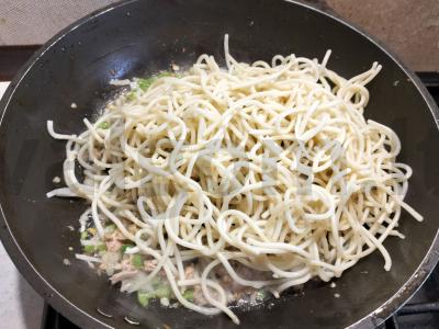 Tunų makaronai su baltuoju vynu vakarienei Žingsnis 4