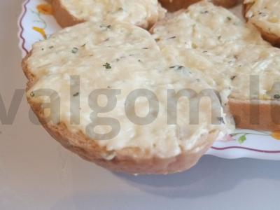 Sumuštiniai su sūriu ir česnaku pagrindine nuotrauka