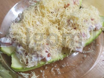 Mikrobangų krosnelės cukinijų laiveliai vakarienei Žingsnis 4