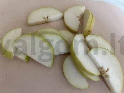 Kriaušių skiltelės karamelės stiklinėje Žingsnis 1