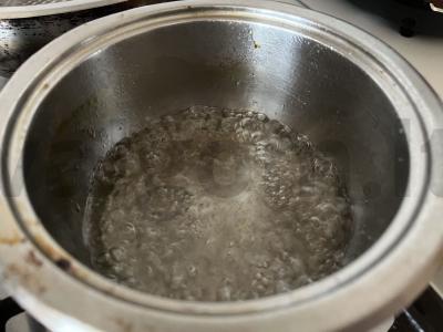 Kriaušių skiltelės karamelės stiklinėje Žingsnis 4