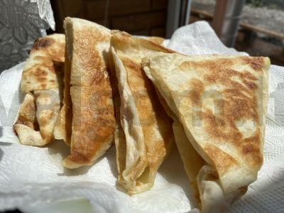 Kiaušinių ir daržovių vokas pusryčiams. pagrindine nuotrauka