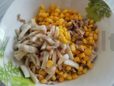 Salotos su kalmarais ir vištiena Žingsnis 6