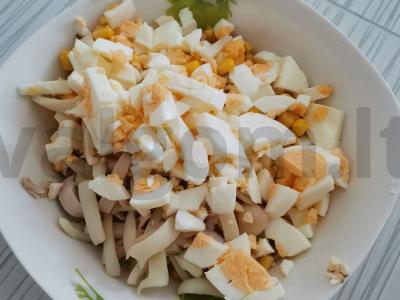 Salotos su kalmarais ir vištiena Žingsnis 7