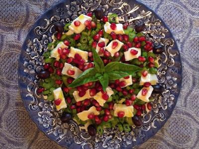 Salotos su salierais ir granatais pagrindine nuotrauka