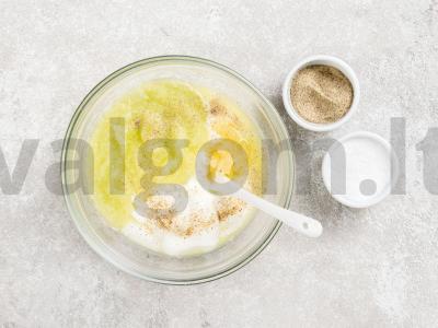 Agurkų ir jogurto salotų padažas Žingsnis 2