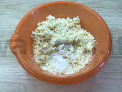 Krepšeliai su virintu sutirštintu pienu Žingsnis 1