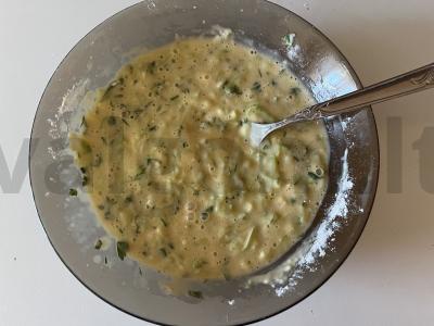 Užkandžių pyragas su cukinijų tešlos plutelėmis Žingsnis 5