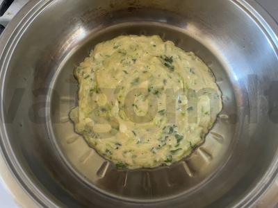 Užkandžių pyragas su cukinijų tešlos plutelėmis Žingsnis 6