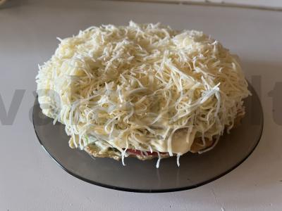 Užkandžių pyragas su cukinijų tešlos plutelėmis pagrindine nuotrauka