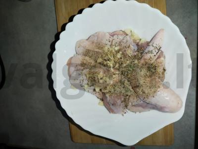 Vištiena ant duonos, pagardinta narsharabu Žingsnis 1