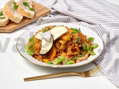 Daržovių troškinys su namine malta mėsa pagrindine nuotrauka