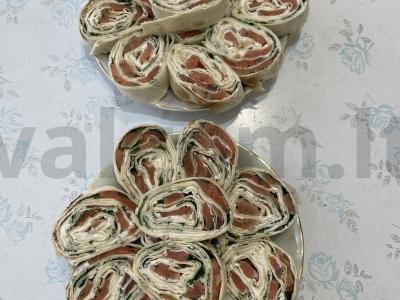 Raudonos žuvies suktinukai pitos duonoje pagrindine nuotrauka