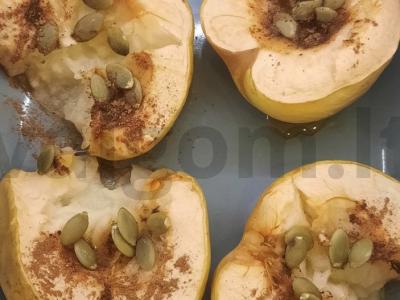 Kepti antonovka obuoliai orkaitėje pagrindine nuotrauka