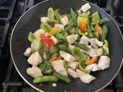 Kepta vištienos krūtinėlės mėsa su daržovėmis Žingsnis 8