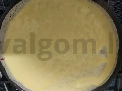 Paprastas blynų pyragas su kondensuotu pienu Žingsnis 2