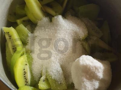 Kivių uogienė pagal močiutės receptą Žingsnis 2