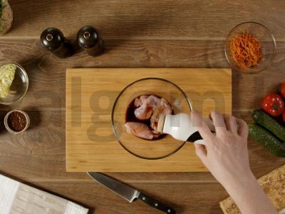 Šavarma su vištiena, pekino kopūstais ir adžika Žingsnis 1