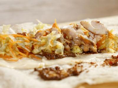 Šavarma su vištiena, pekino kopūstais ir adžika Žingsnis 7