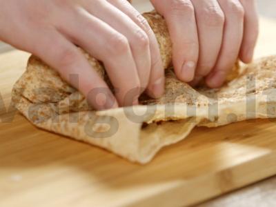 Šavarma su vištiena, pekino kopūstais ir adžika Žingsnis 9