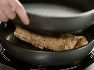 Šavarma su vištiena, pekino kopūstais ir adžika Žingsnis 10