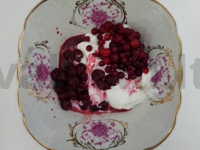 Greitas šaldiklio tortas su anakardžių riešutais, ledais ir uogomis su šokoladiniu glajumi Žingsnis 1