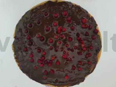 Greitas šaldiklio tortas su anakardžių riešutais, ledais ir uogomis su šokoladiniu glajumi Žingsnis 4