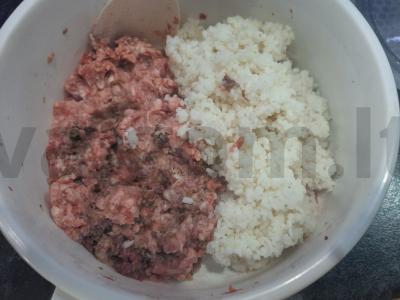 Mėsos kukuliai pomidorų padaže su svogūnais Žingsnis 1