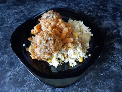 Mėsos kukuliai pomidorų padaže su svogūnais pagrindine nuotrauka